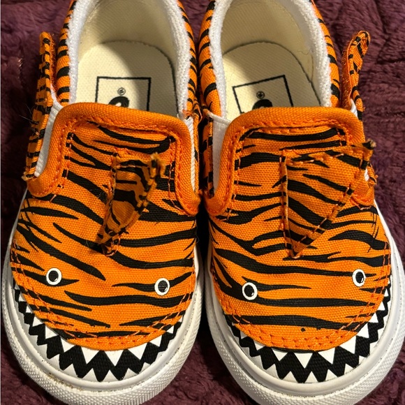 Toddler Vans Tiger Shark Slip Ons - Picture 4 of 7